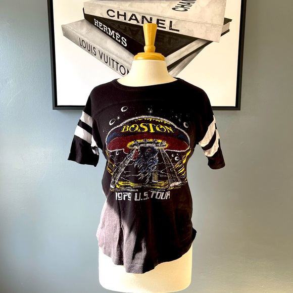 Forever 21 T-Shirt - Picture 1 of 3